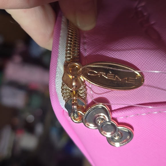 BNWT. Sanrio HELLO KITTY Beauty Travel Case with handle! - Picture 4 of 9